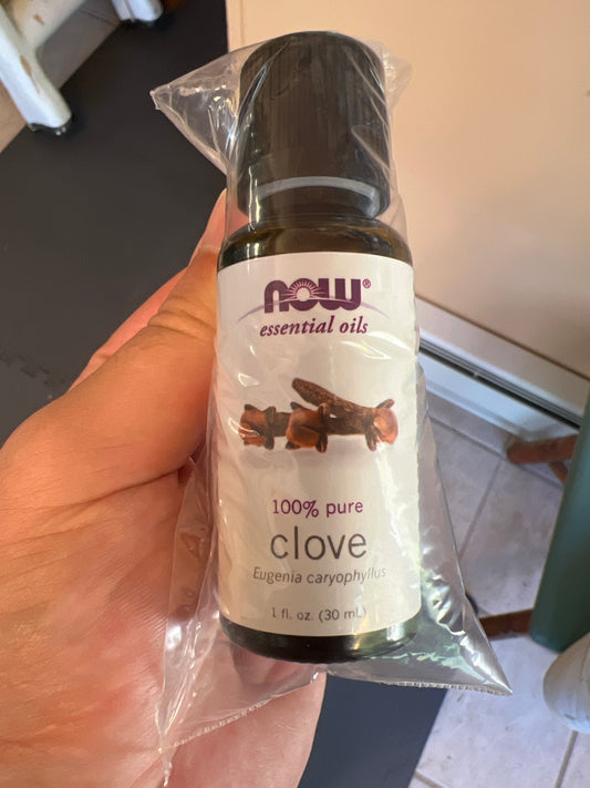 100% Clove Oil